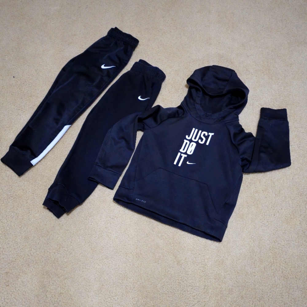 Boys Nike Bundle Size 7